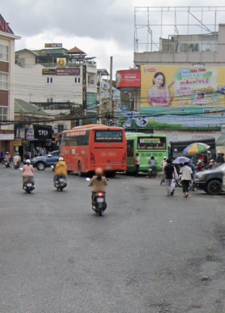 小さなバスターミナル
